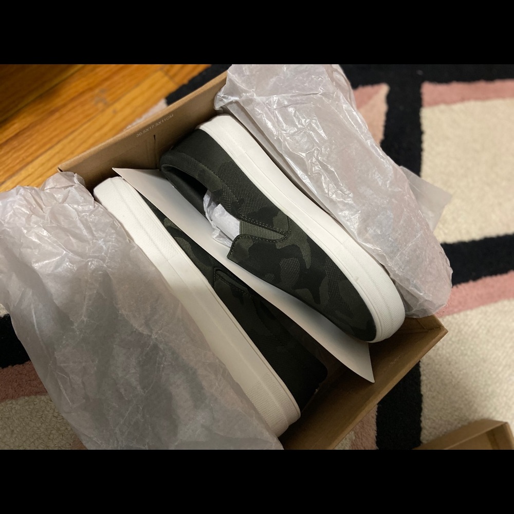 CUSHIONAIRE Women's Rhona Fashion Camo Sneaker